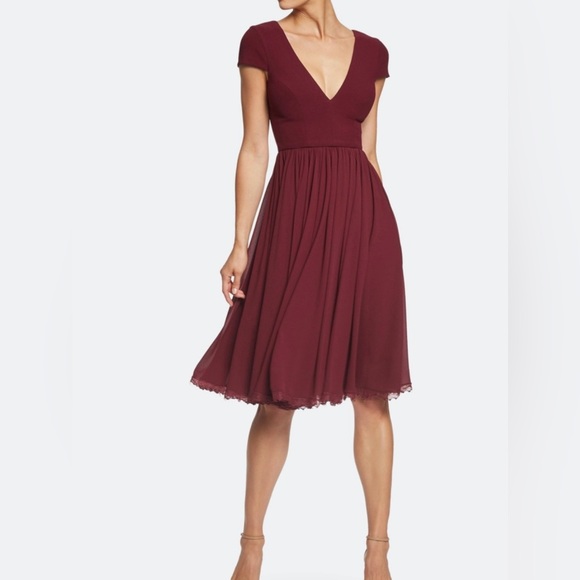 Dress The Population - Wome’s Corey Cap Sleeve Crepe Midi Dress - Col: Burgundy - Picture 1 of 6